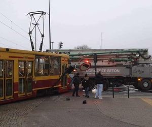 Wykolejenie tramwaju przy Aleksandrowskiej. Motornicza trafiła do szpitala