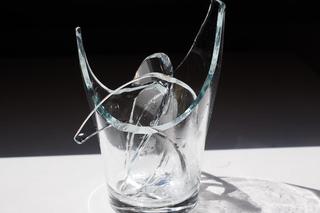 Szklanki, kubki, foremki do pieczenia, talerze - zmieszane.