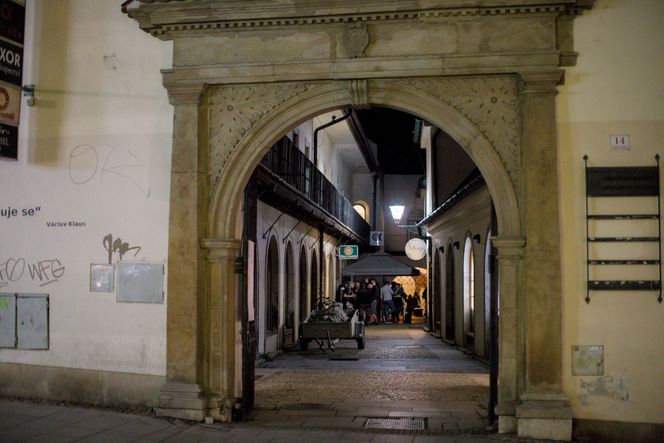 „Morawski Manchester” leży zaledwie kilka godziny drogi z Małopolski. Ma drugie największe katakumby w Europie