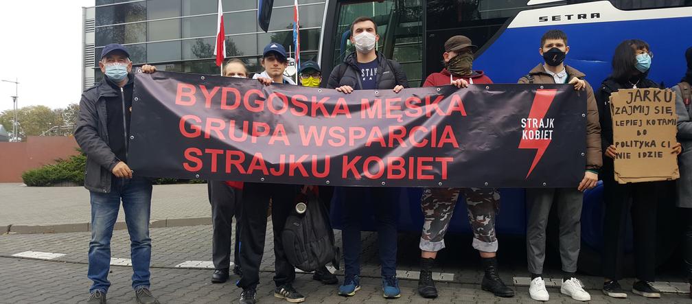 Bydgoszczy ruszyli na manifestację do Warszawy 