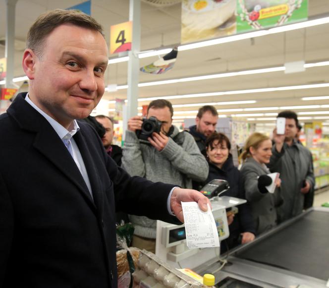 Andrzej Duda porównał ceny na Słowacji i w Polsce. Drożej w euro....