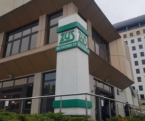 Emeryci mogą otrzymać nawet kilka tys. zł z ZUS! Ten rocznik dostanie zwrot pieniędzy
