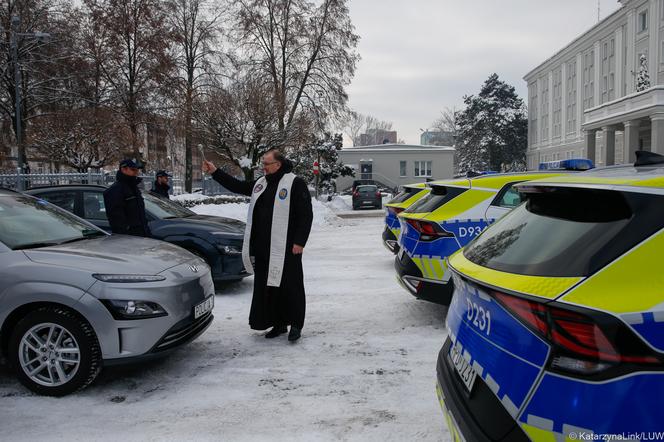 Poświęcone i gotowe do jazdy. Policjanci z woj. lubelskiego dostali nowe auta