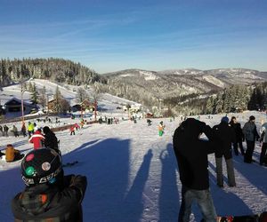 Jest śnieg, będą narty. W Beskidach otwiera się pierwszy stok narciarski!