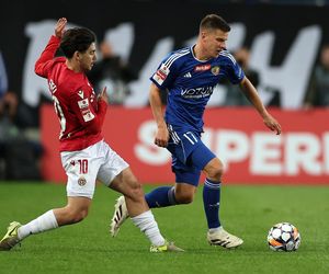 Rafał Mikulec w spotkaniu z Miedzią Legnica nabawił się bardzo groźnie wyglądającej kontuzji. Zawodnik długo opatrywany był na murawie, skąd zabrała do karetka