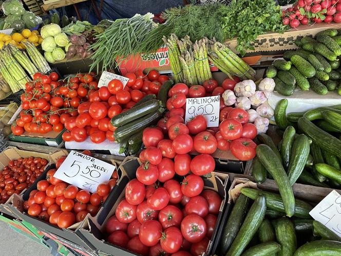 Warzywa na straganie na Rynku Maślanym w Nowym Sączu