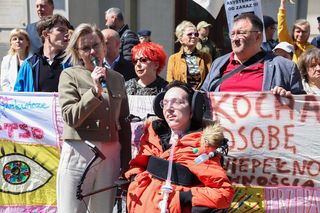 Wielki protest przed KPRM. Osoby z niepełnosprawnościami mówią dość