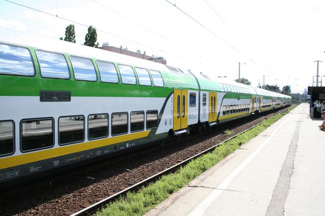 Kursy odbywają się piętrowymi, klimatyzowanymi pociągami