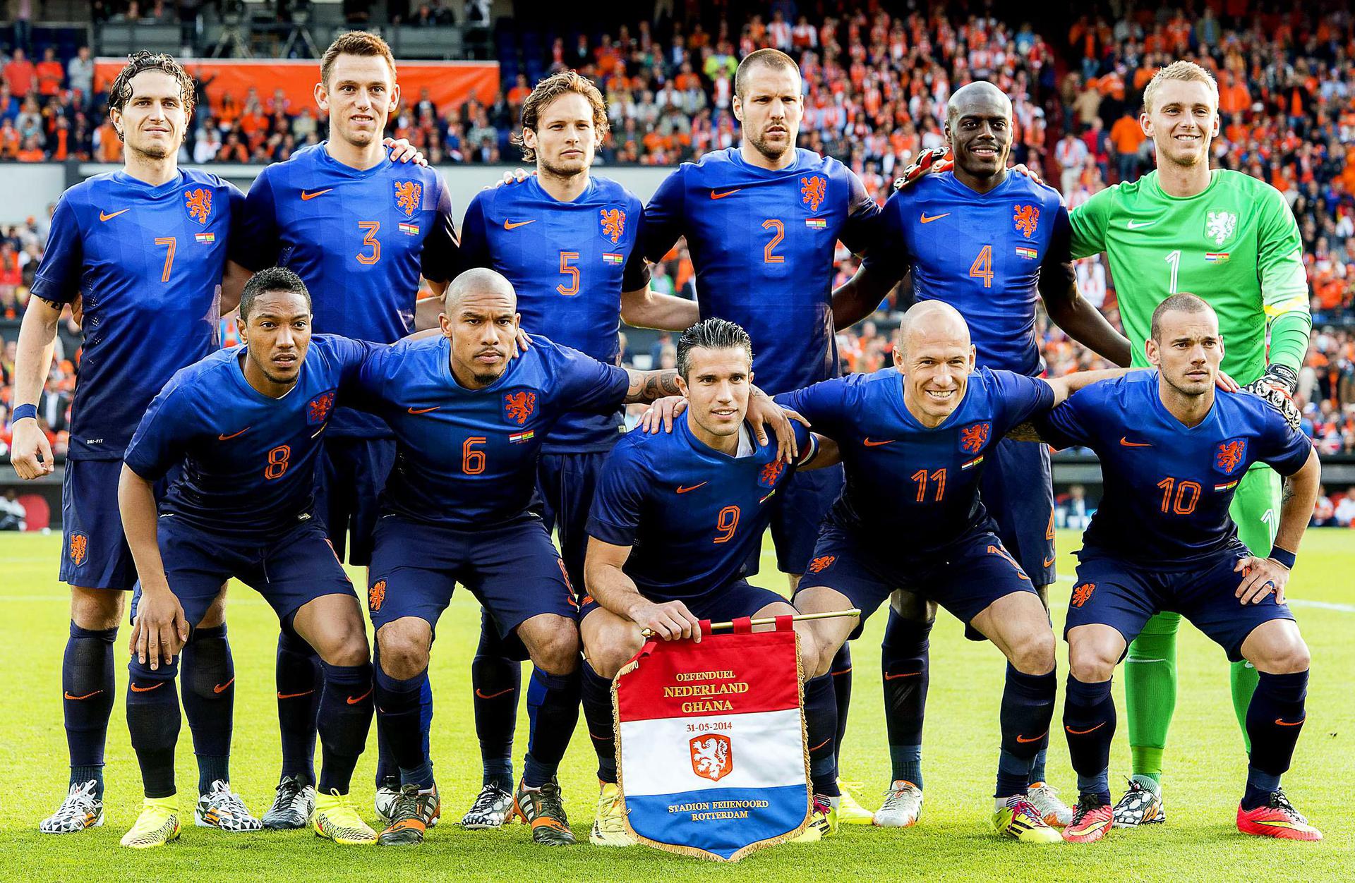 Футбольная лига нидерландов. Сборная Голландии 2014. Футбол сборная Голландии 2007. Сборная Голландии по футболу 2014. Нидерланды футбольная команда.