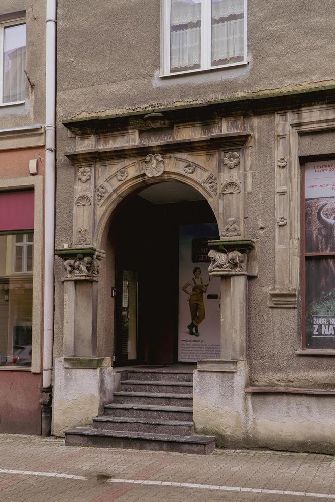 Renesansowy portal w bloku w Świdnicy