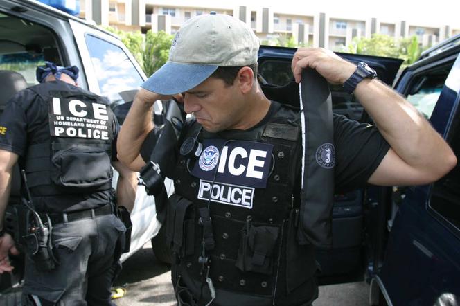 ICE, imigracja, policja imigracyjna, naloty