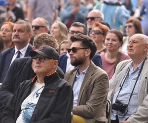 Kolorowa parada na otwarcie Dni Torunia. Przeszła przez serce toruńskiej starówki