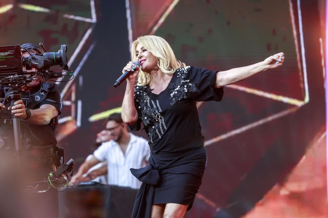 Michał Szpak tak się przejął na scenie, że zgubił mikrofon! Na szczęście nie był sam