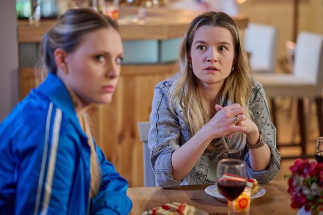 Na Wspólnej odc. 4061. Kasia (Julia Chatys), Daria (Patrycja Topajew)