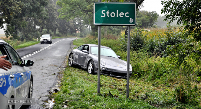 Wypadek Porsche w miejscowości Stolec