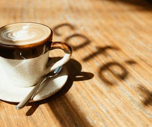 Kawa po południu to błąd? Sprawdź, kiedy filiżanka kawy działa najmocniej na zdrowie