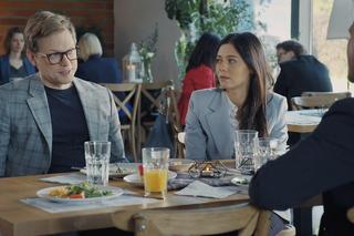 M jak miłość odc. 1752. Marcin (Mikołaj Roznerski), Iza (Adriana Kalska), Radek (Philippe Tłokiński)