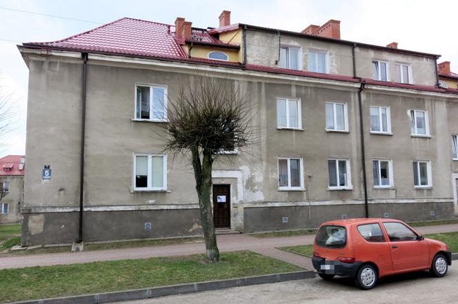 ZADŹGANY NA OCZACH MATKI