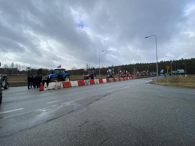 Protest rolników na węźle A2 Zgierz. Jak długo droga będzie zablokowana?