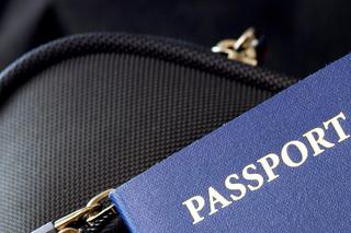 Nowe brytyjskie paszporty będą produkowane w Polsce. Wiemy, w którym mieście!