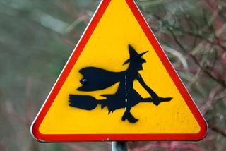W Wielkopolsce przy drogach postawili znaki ostrzegające... o czarownicach!  