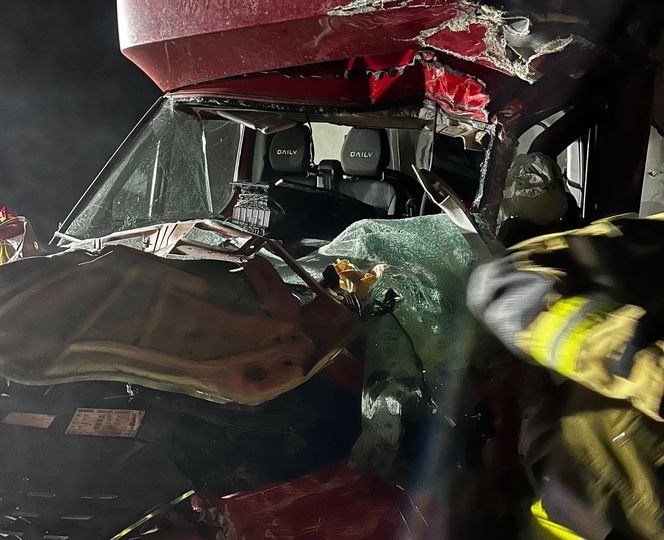 Wypadek na autostradzie A1. Dachował dostawczak