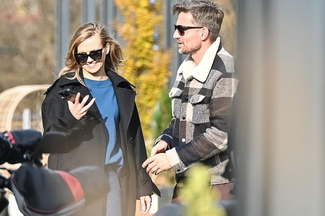 Agnieszka Kaczorowska siedzi i pachnie, a Rogacewicz wynosi śmieci i je kanapke poza autem... Fajna para?