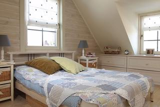 Drewno w sypialni w stylu rustykalnym