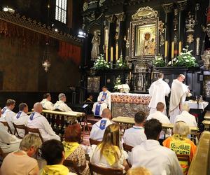 Bp Robert Chrząszcz do wadowickich pielgrzymów: Celem ludzkiej wędrówki jest niebo