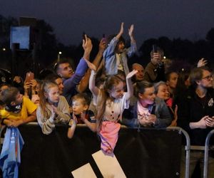Tłumy wyszły w nocy na ulice. Ludzie klaskali, okrzykom nie było końca