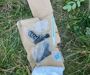 Gigantyczna plantacja konopi zlikwidowana. Policja zabezpieczyła marihuanę, kokainę, broń i amunicję