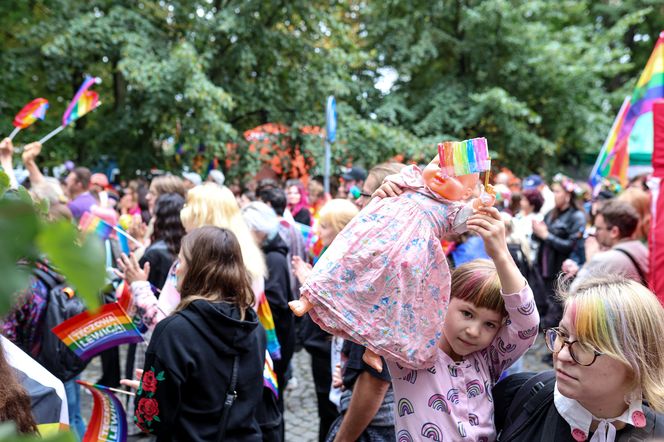 Marsz Równości w Katowicach 2025. Setki ludzi przeszło ulicami miasta. Były protesty