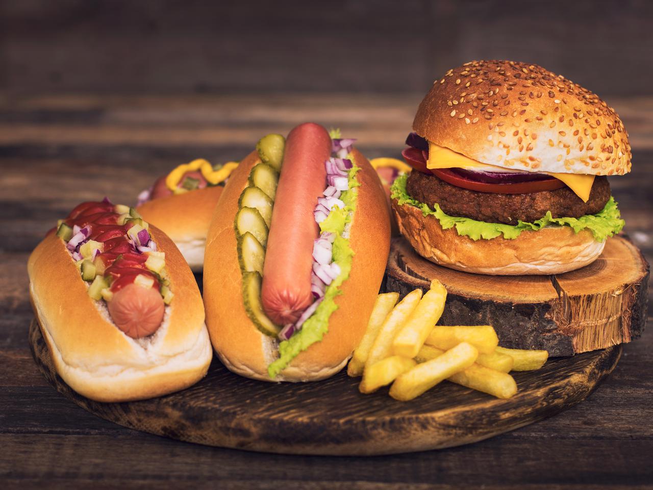 McDonald's vs Subway: gdzie jedzenie jest mniej zdrowe? Porównanie - ile kalorii mają dania z McDonald's i Subwaya?