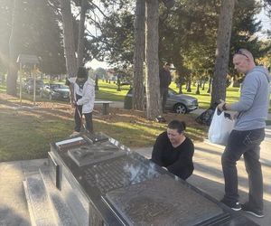 Polonia szykuje się na dzień Wszystkich Świętych. Znicze, wspólna modlitwa i lekcja historii