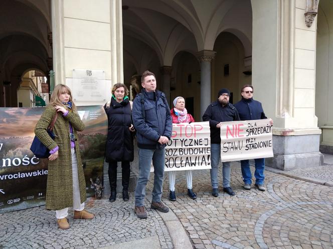 Wraca temat sprzedaży działki przy stadionie Tarczyński Arena. Ekolodzy protestują [ZDJĘCIA]