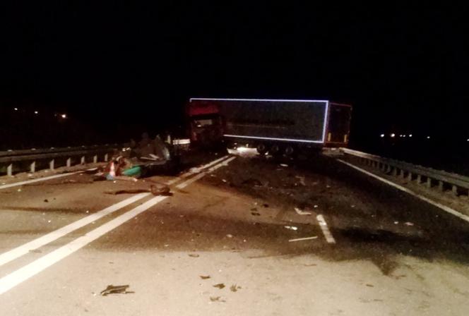 Wypadek na obwodnicy Opoczna. Nie żyje 30-letni mężczyzna i jego 3,5-letnia córka