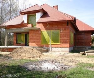Podniesienie terenu działki podczas budowy domu. Co na to prawo?