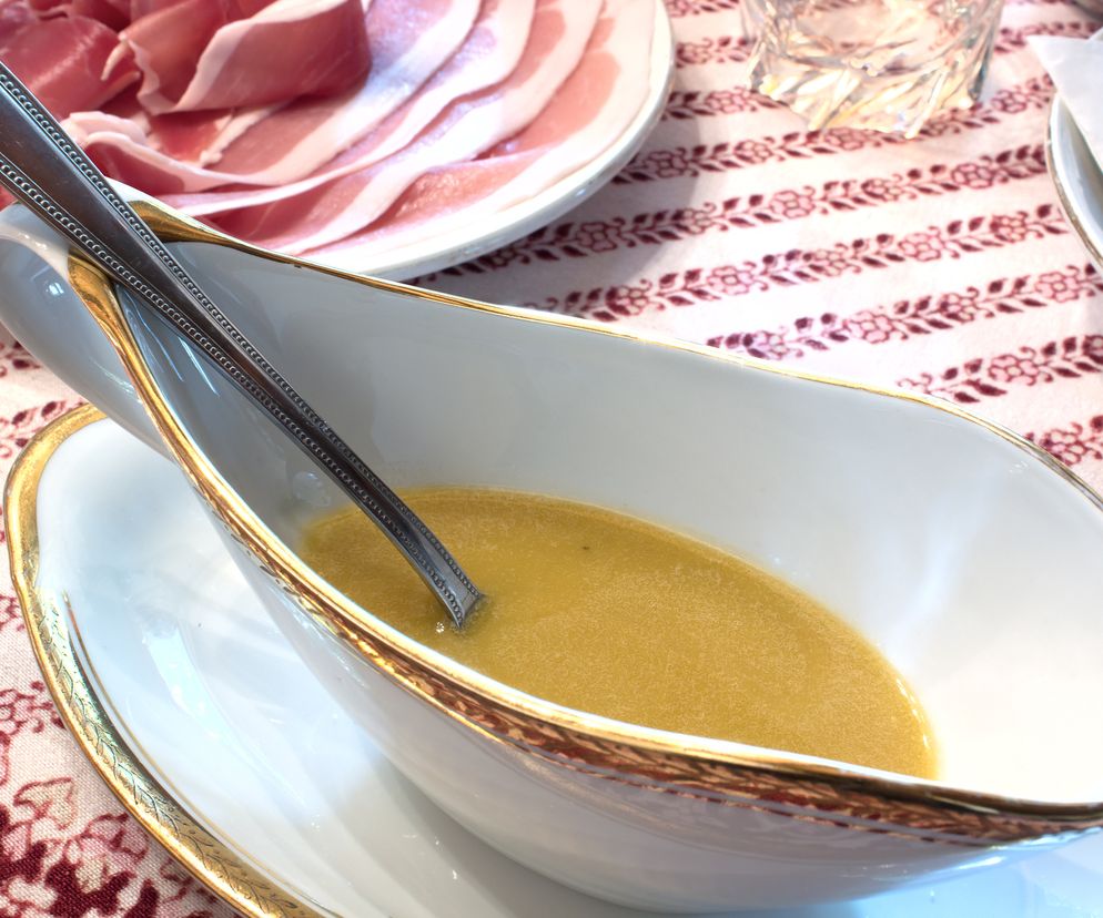 Jak zrobić miodowy sos winegret? [przepis]