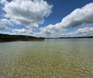 Jedyne takie jezioro w regionie. Woda krystalicznie czysta, a rybki pływają wokół nóg 