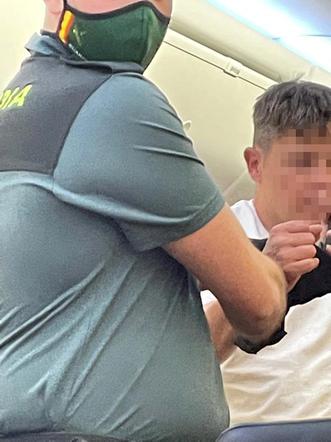 Przymusowe lądowanie samolotu przez pijanego mężczyznę 