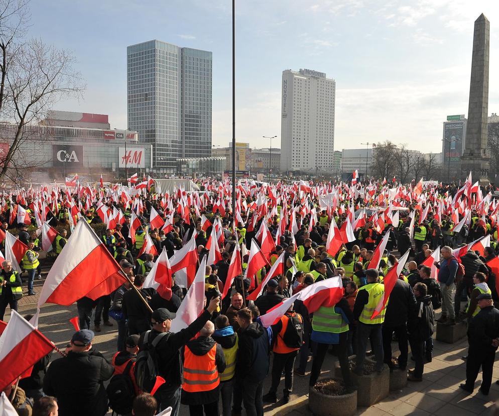 Protest Rolników w Warszawie, gorąco pod PKiN