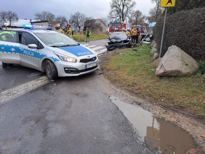 Babcia nie żyje, a wnuczek walczy o życie! Tragiczny wypadek pod Wieluniem [ZDJĘCIA]