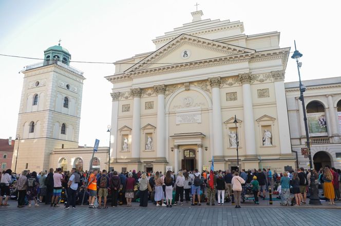 Uczestnicy 45. Warszawskiej Akademickiej Pieszej Pielgrzymki Metropolitalnej na Jasną Górę