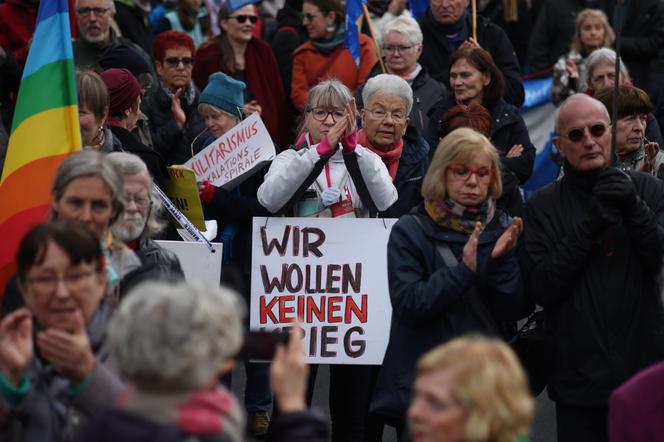 Pokojowy marsz Niemców, który jest też protestem 