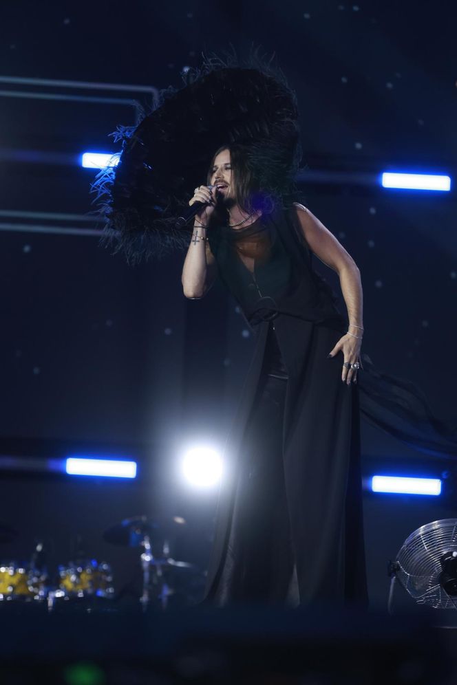 Michał Szpak tak się przejął na scenie, że zgubił mikrofon! Na szczęście nie był sam