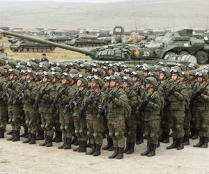 Rosyjska armia na froncie. Ponad 700 tys. żołnierzy walczy w Ukrainie, ale straty są ogromne