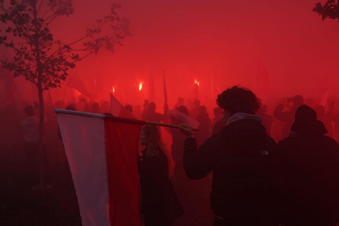 Marsz Niepodległości 2025 na żywo. Relacja z Warszawy. "Chcę zobaczyć Polskę samodzielną i niezakompleksioną"