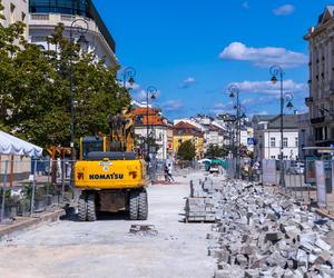 Remont nawierzchni Krakowskiego Przedmieścia w Warszawie w 2024 r.