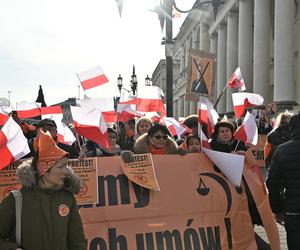 Protest kupców z Marywilskiej przed ratuszem