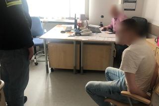 Przyjął niewinne zaproszenie od kolegów. Połamali mu kości i oskubali nawet z butów